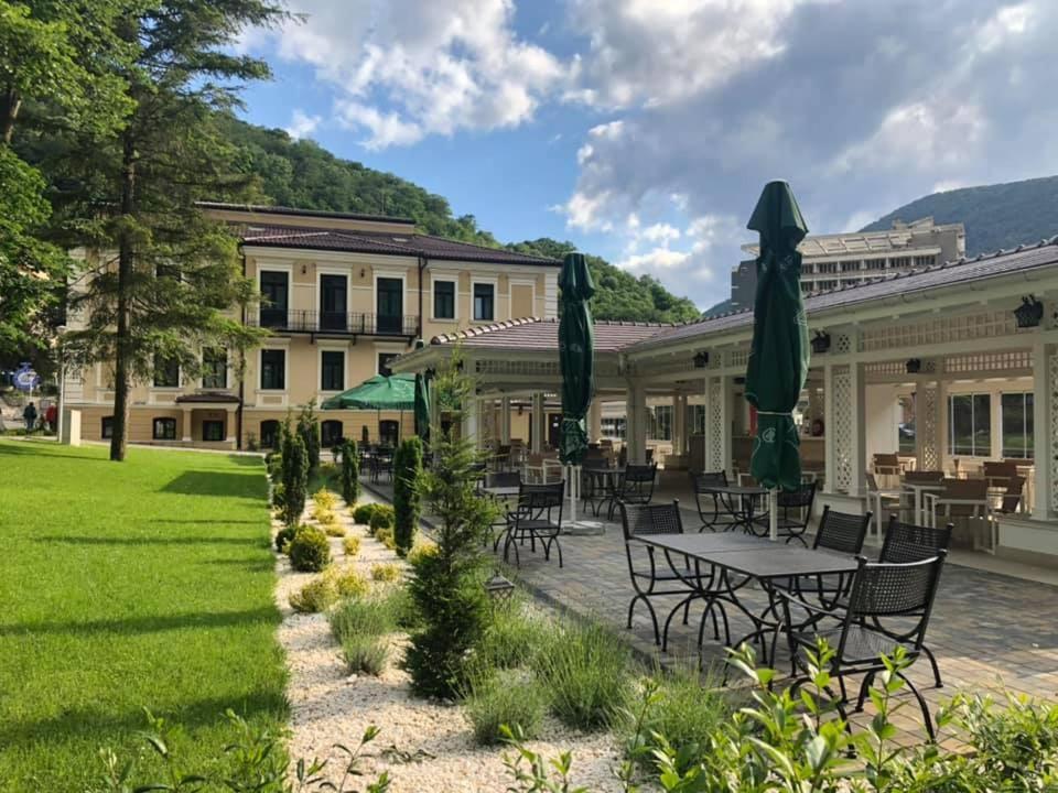 Hotel Versay Baile Herculane Exterior photo