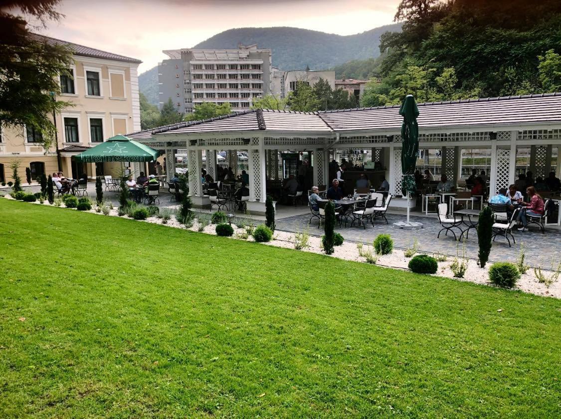 Hotel Versay Baile Herculane Exterior photo